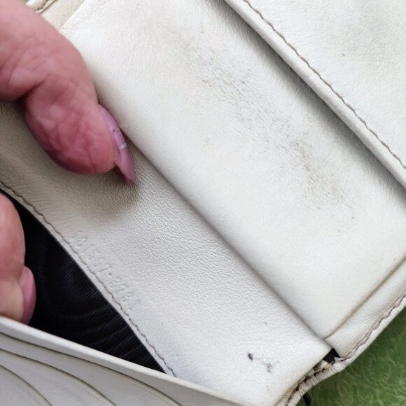 Gucci Britt GG Logo Compact Wallet - Picture 5 of 16